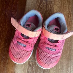 Nike sneakers for toddler girls size 8